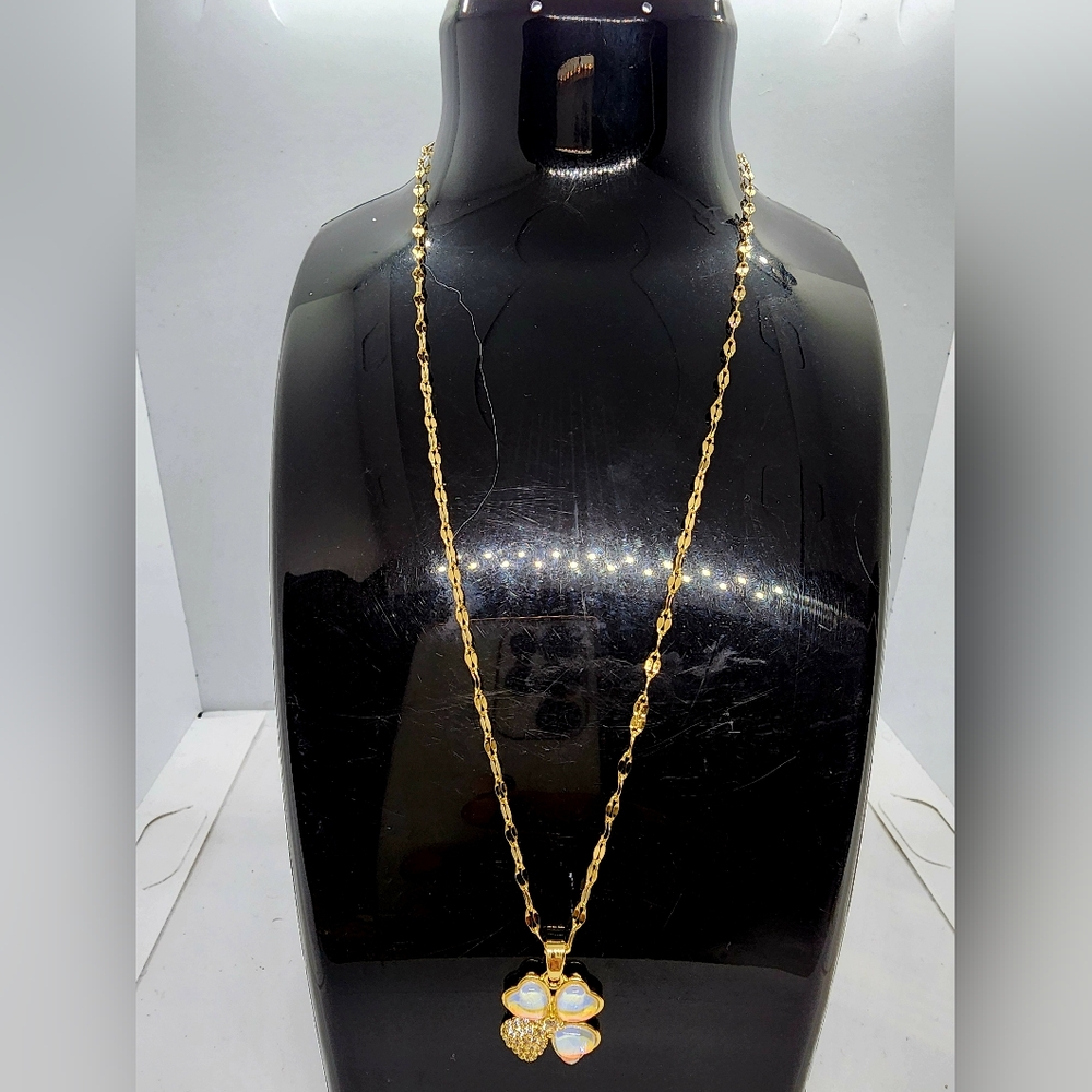 Elegant Gold Necklace with Opal Pendant